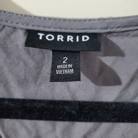 Torrid Textured Lace Trim Lace Up Sleeveless Grey Top - Picture 8 of 9